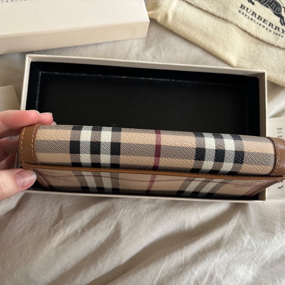 Authentic Burberry Haymarket Penrose Continental Wallet - Picture 6 of 10